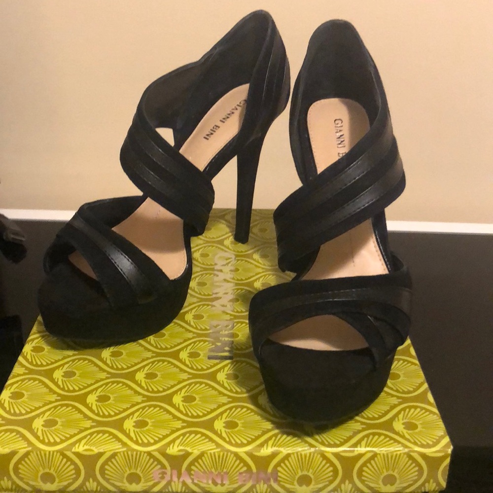 Gianni Bini Leather/Suede Black Heels